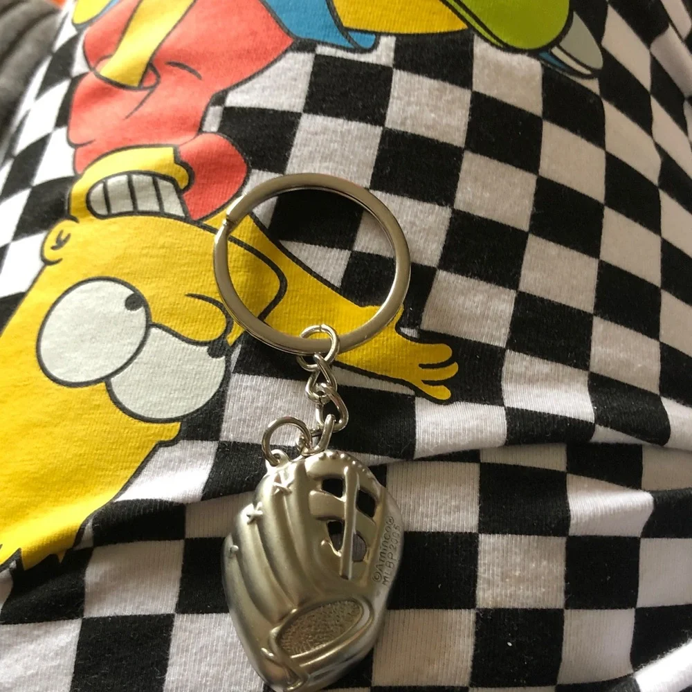 Detroit Tigers Silver Baseball Glove Keychain - Black/Yellow Detail